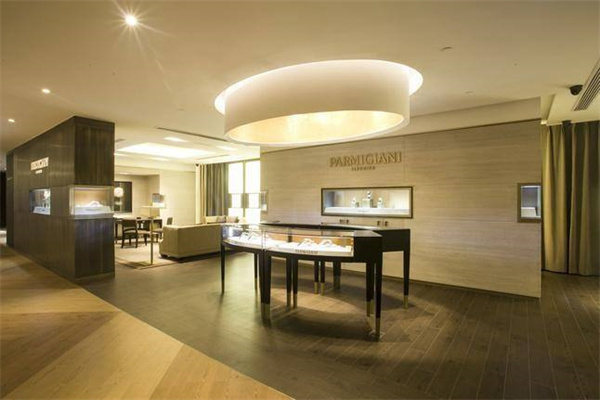 帕玛强尼机械表上弦的正确方法